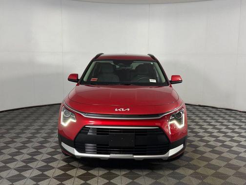 Runway Red 2025 Kia Niro LX