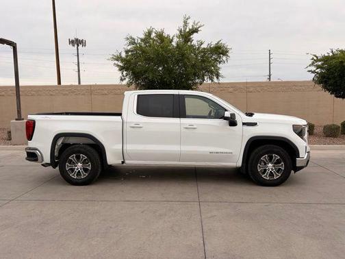 Summit White 2023 GMC Sierra 1500 SLE