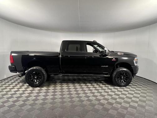 2025 RAM 2500 Laramie Crew Cab 4x4 6'4' Box