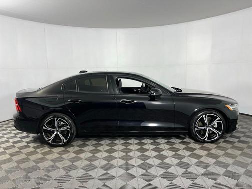 2025 Volvo S60 B5 Plus