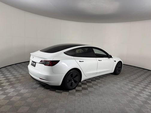 Pearl White Multi-Coat 2023 Tesla Model 3 Standard Range
