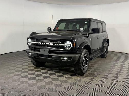 Shadow Black 2025 Ford Bronco Outer Banks