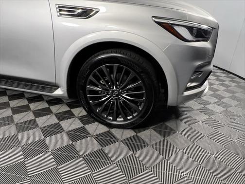 2023 INFINITI QX80 SENSORY