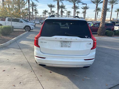 2019 Volvo XC90 T6 Momentum