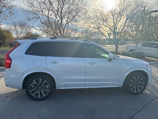 2019 Volvo XC90 T6 Momentum