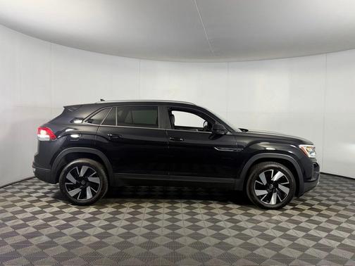 Deep Black 2025 Volkswagen Atlas Cross Sport 2.0T SE w/Technology 4MOTION