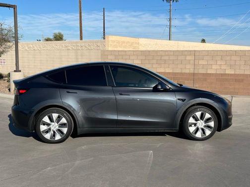 2024 Tesla Model Y Long Range Single Motor Rear-Wheel Drive