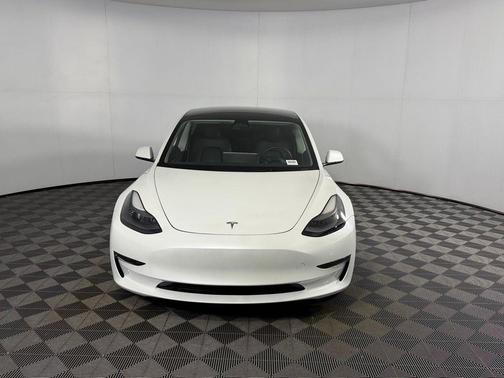 Pearl White Multi-Coat 2023 Tesla Model 3 Standard Range