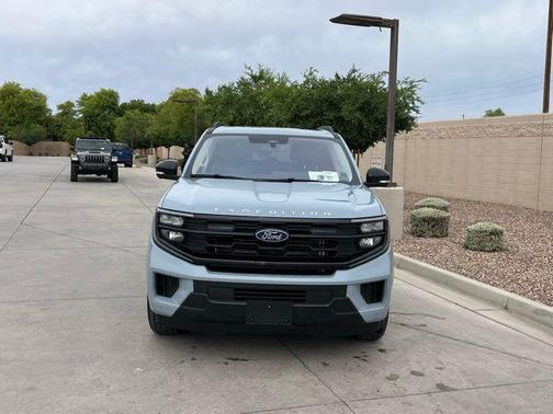 Glacier Gray Metallic TriCoat 2025 Ford Expedition Active