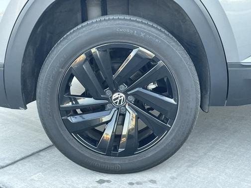 2022 Volkswagen Atlas Cross Sport 2.0T SE w/Technology