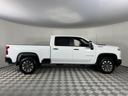 2025 Chevrolet Silverado 2500 Custom
