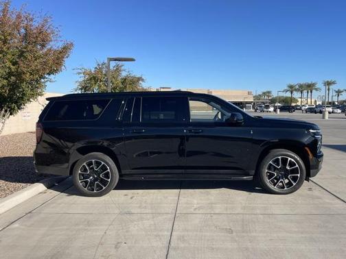 2025 Chevrolet Suburban RST