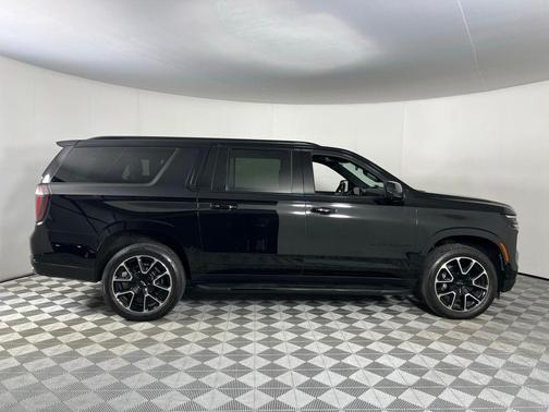 2025 Chevrolet Suburban RST