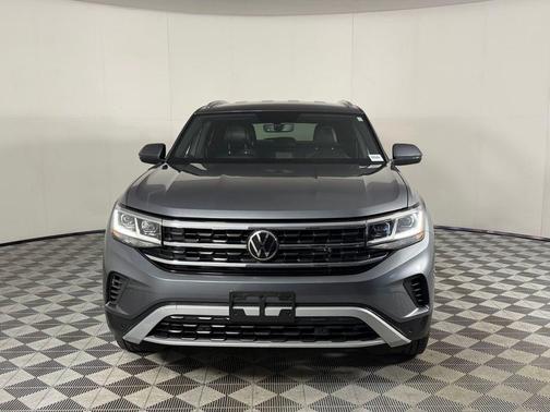 Platinum Gray Metallic 2023 Volkswagen Atlas Cross Sport 3.6L V6 SE w/Technology