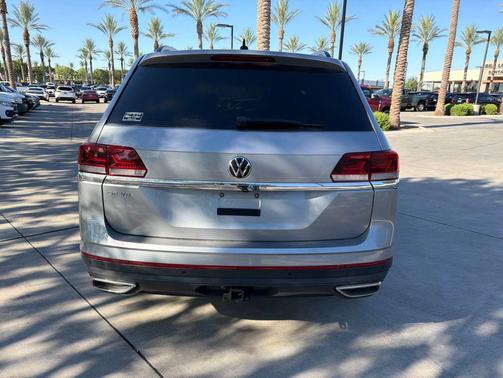 Silver Metallic 2021 Volkswagen Atlas 3.6L SE w/Technology