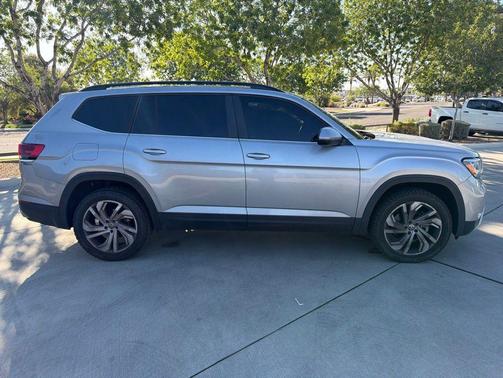 Silver Metallic 2021 Volkswagen Atlas 3.6L SE w/Technology