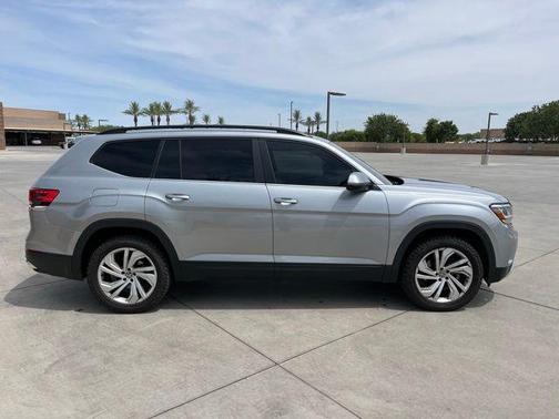 Silver Metallic 2021 Volkswagen Atlas 3.6L SE w/Technology