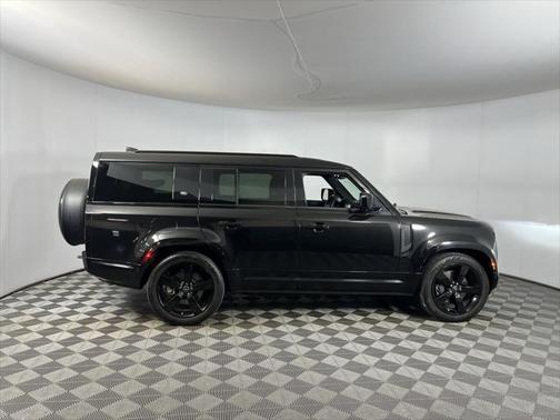 2024 Land Rover Defender 130 P400 X-Dynamic SE