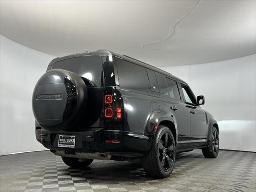 2024 Land Rover Defender 130 P400 X-Dynamic SE