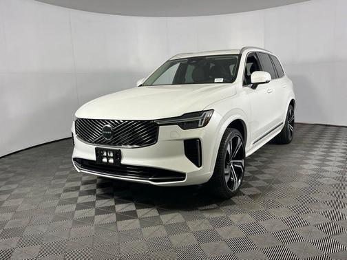 2025 Volvo XC90 B5 Core