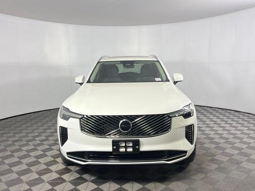 2025 Volvo XC90 B5 Core