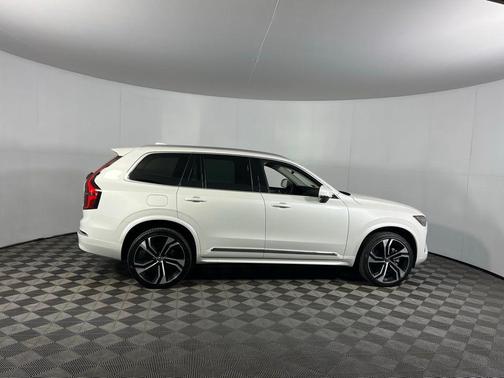 2025 Volvo XC90 B5 Core