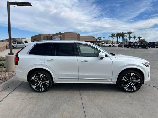 2025 Volvo XC90 B5 Core