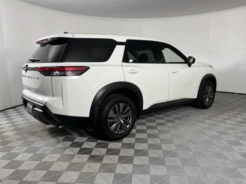 2024 Nissan Pathfinder S FWD