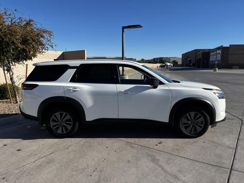 2024 Nissan Pathfinder S FWD