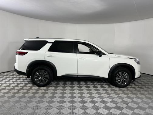 2024 Nissan Pathfinder S FWD