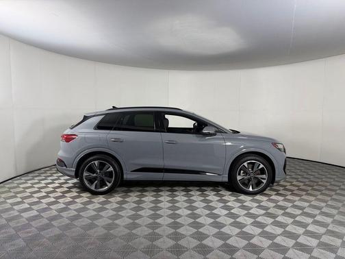 Pebble 2024 Audi Q4 e-tron Prestige