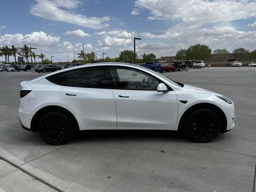 2022 Tesla Model Y Long Range Dual Motor All-Wheel Drive