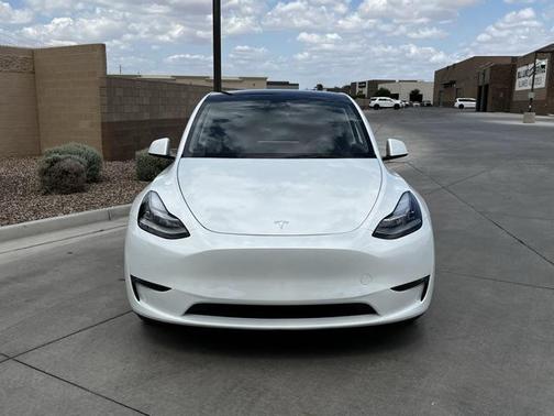 2022 Tesla Model Y Long Range Dual Motor All-Wheel Drive
