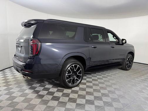 2025 Chevrolet Suburban RST