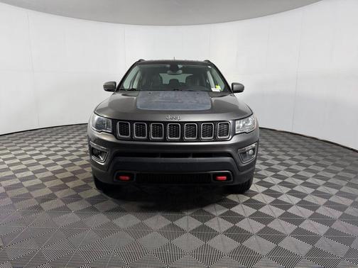 Granite Crystal Metallic Clearcoat 2019 Jeep Compass Trailhawk