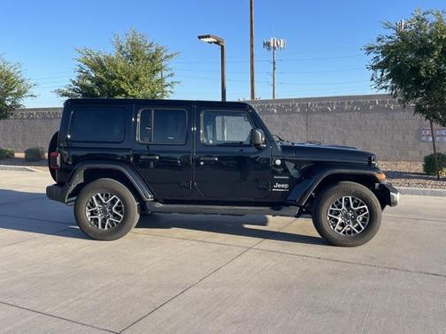 2024 Jeep Wrangler 4-Door Sahara 4x4