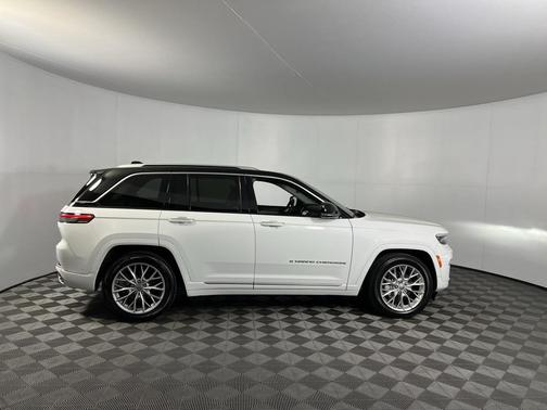 2023 Jeep Grand Cherokee Summit