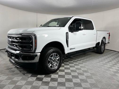 Oxford White 2024 Ford F-250 Lariat