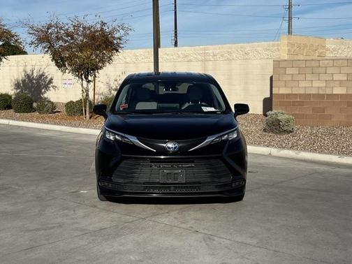 2024 Toyota Sienna LE