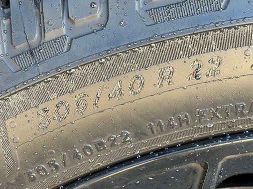 2017 Land Rover Range Rover Sport 5.0L Supercharged SVR