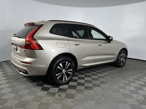 2025 Volvo XC60 B5 Core