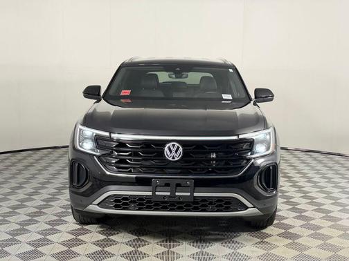 Deep Black Pearl 2025 Volkswagen Atlas Cross Sport 2.0T SE w/Technology 4MOTION