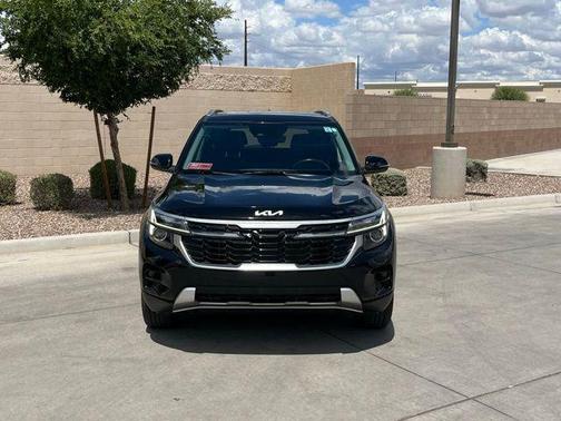 Fusion Black 2025 Kia Seltos EX