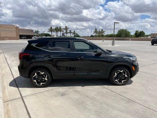 Fusion Black 2025 Kia Seltos EX