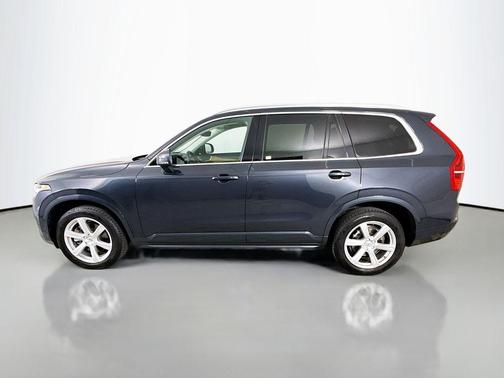 2021 Volvo XC90 T6 Momentum