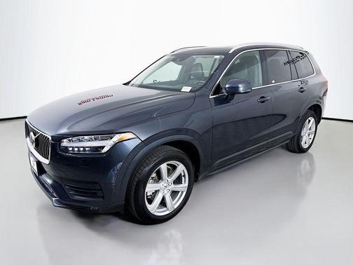 2021 Volvo XC90 T6 Momentum