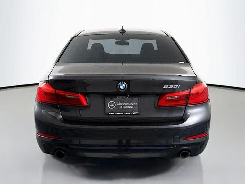 2018 BMW 530 530i