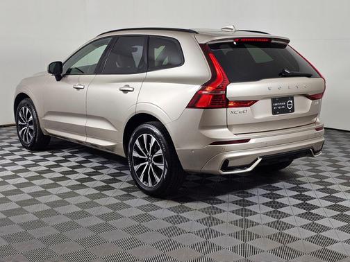 2025 Volvo XC60 B5 Plus