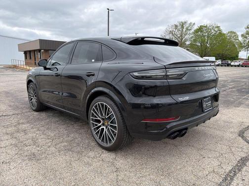 Jet Black Metallic 2020 Porsche Cayenne Turbo