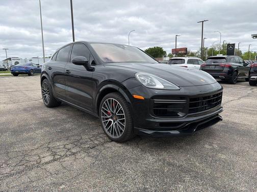Jet Black Metallic 2020 Porsche Cayenne Turbo